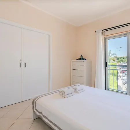 One Bed Amazing Sunset With Garage , Pool & Lift, Center Algarve *