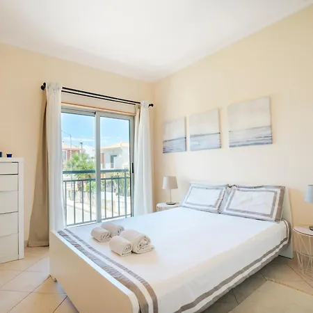 One Bed Amazing Sunset With Garage , Pool & Lift, Center Algarve Appartement