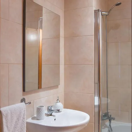 Apartment One Bed Amazing Sunset With Garage , Pool & Lift, Center Algarve *