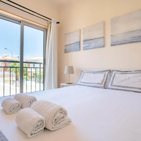 Apartment One Bed Amazing Sunset With Garage , Pool & Lift, Center Algarve